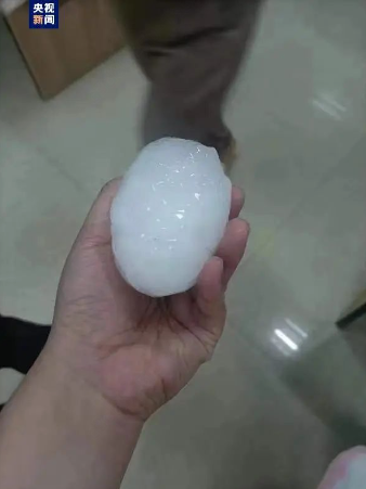 突现龙卷风突现龙卷风！直径5厘米冰雹！广州紧急提醒→！直径5厘米冰雹！广州紧急提醒→