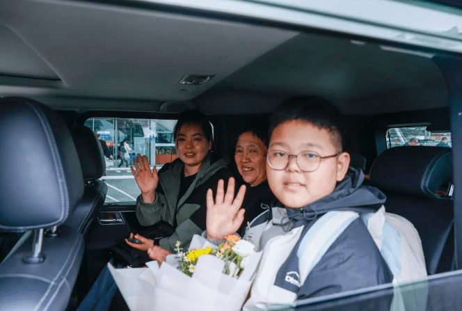 “毛豆，你有解放军叔叔爱着你！”