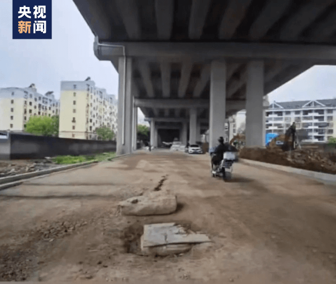 “爸，我好像听到有人在喊救命”