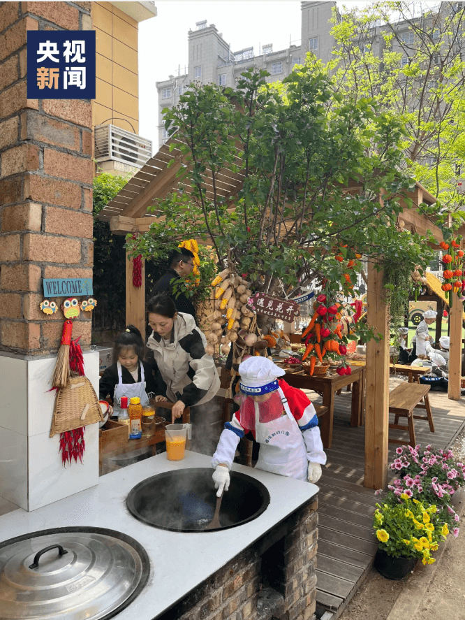 学历： 幼儿园大班，厨龄三年