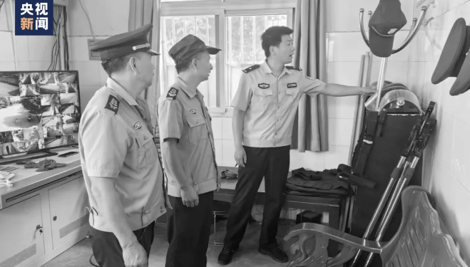 牺牲民警1岁儿子一声声喊“爸爸”，这一幕看哭了……