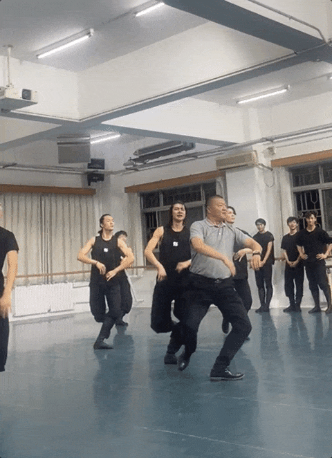 在朋友圈跳了一天的院长，原来年轻时这样→