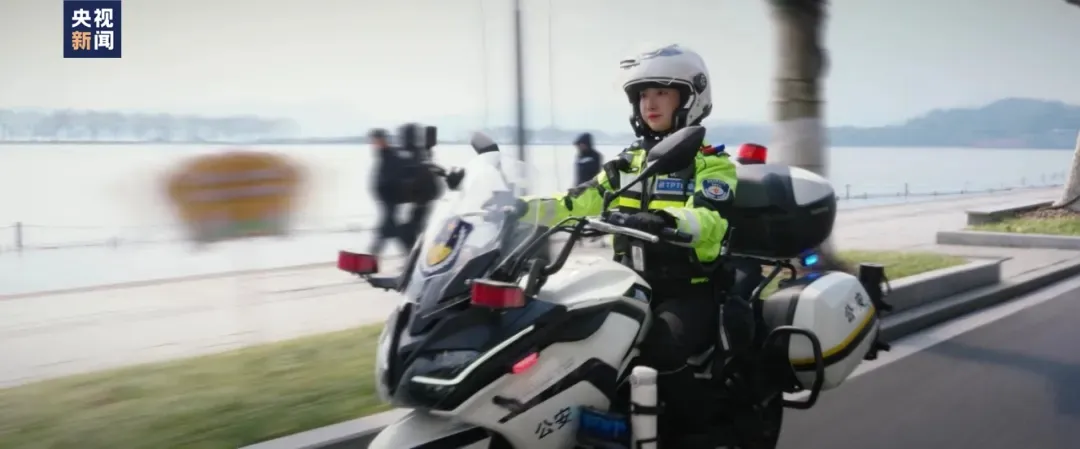 听说，杭州最近的“流量担当”是她