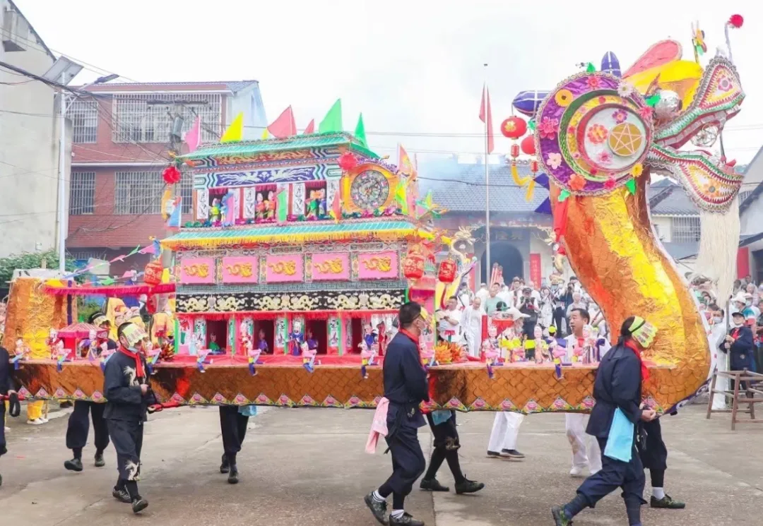 中 国 人 的 仪 式 感 拉 满 ！