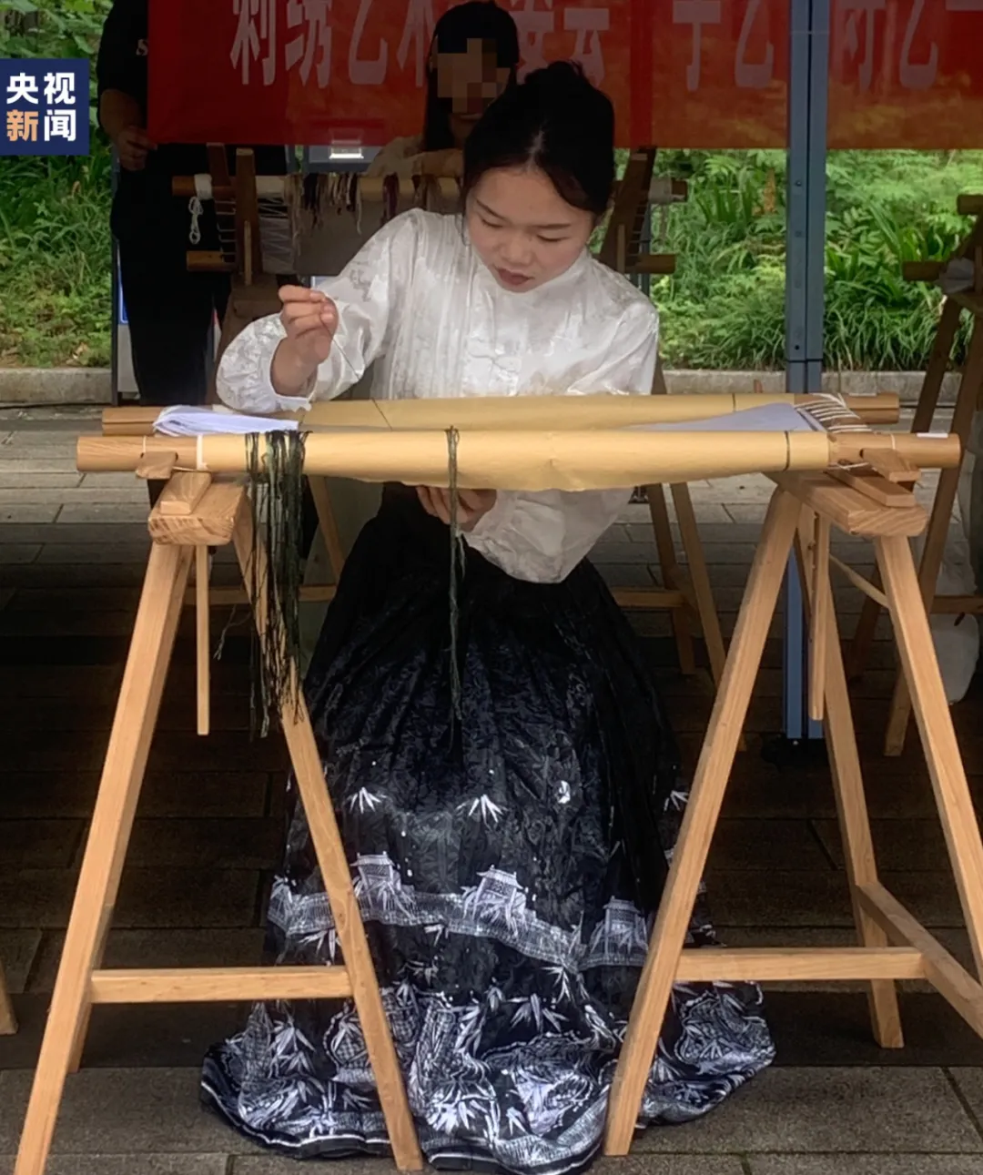 绝了！这精美的打铁花竟是……🤩