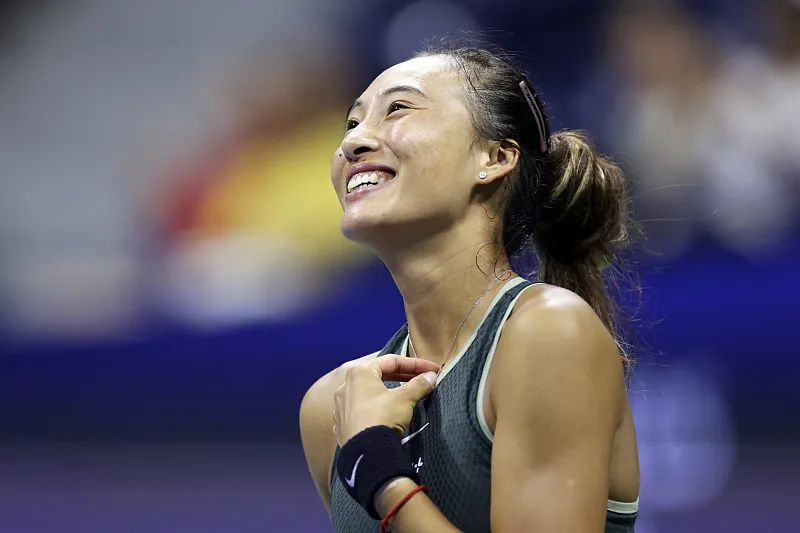 再胜维基奇 郑钦文连续两年跻身美网八强