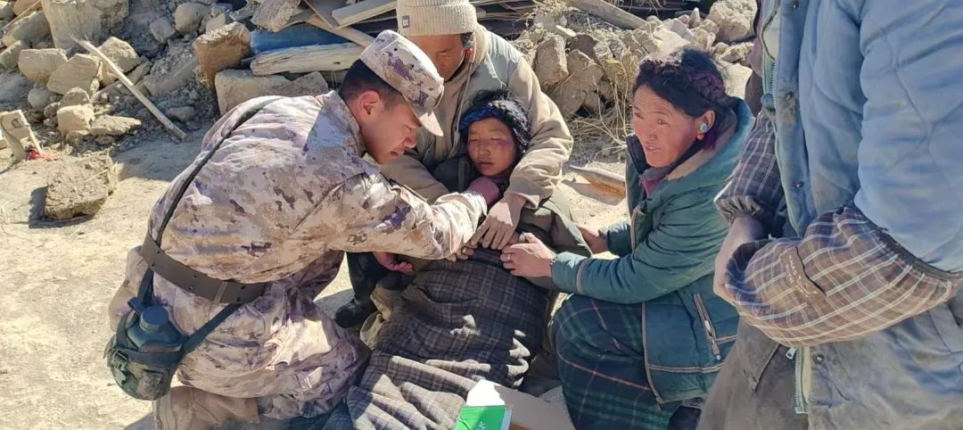 运-20来了！子弟兵来了！现场视频→