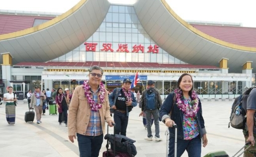 首 個東盟國家免簽旅遊團入境中國西雙版納