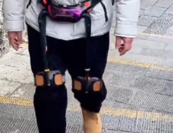 中國多景區引入外骨骼機器人，登山遊園更省力