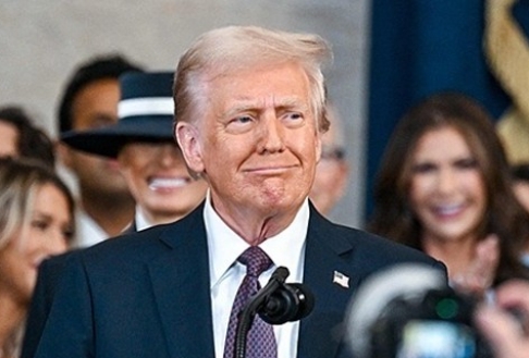 對加墨25%關稅今日生效，美三大股指齊跌