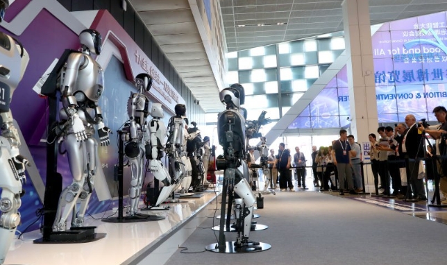 2024年中國數字產業完成業務收入35萬億元人民幣