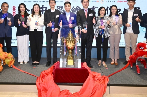 全國中小學生繪畫書法比賽香港賽區啟動 機器人現場寫毛筆字