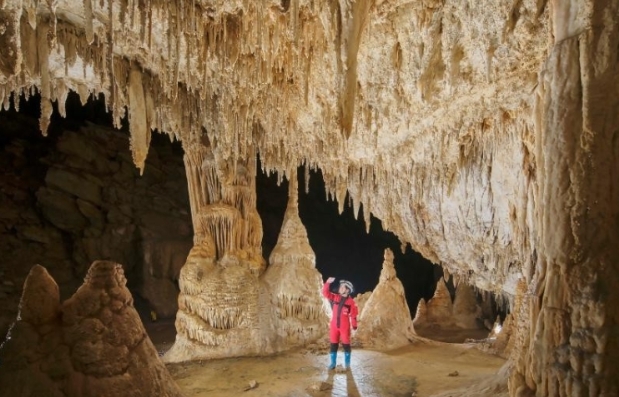 貴州遵義發現4.8億年“地下水晶宮”