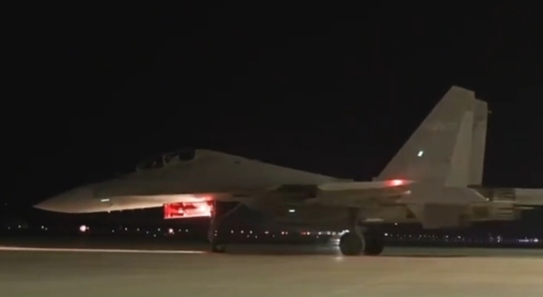 中國殲-10C殲-16等戰機展開夜間對抗訓練