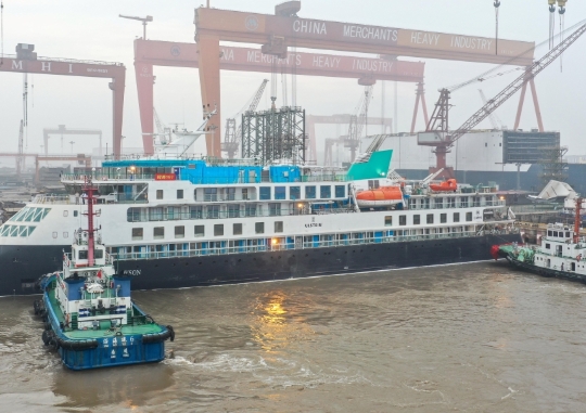 中國首艘極地探險郵輪和首艘氫電拖輪成功出航