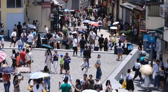 澳門正修例禁過馬路看手機，違者罰300元