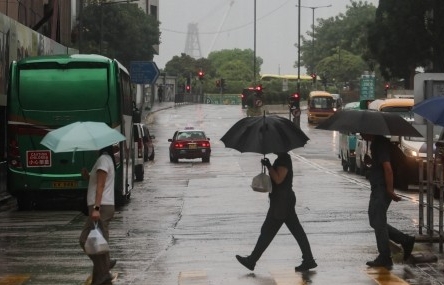 統籌各部門應對，香港提前部署顯成效：暴雨襲港影響微
