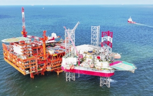 中國渤海億噸級油田“墾利10-2”順利投產