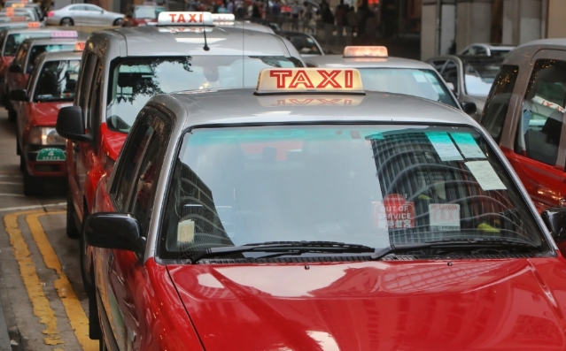 高齡的哥車禍惹關注 香港研商用車司機體檢降至65歲