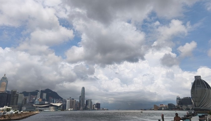 強颱風“楊柳”逼近！香港天文台發出一號戒備信號