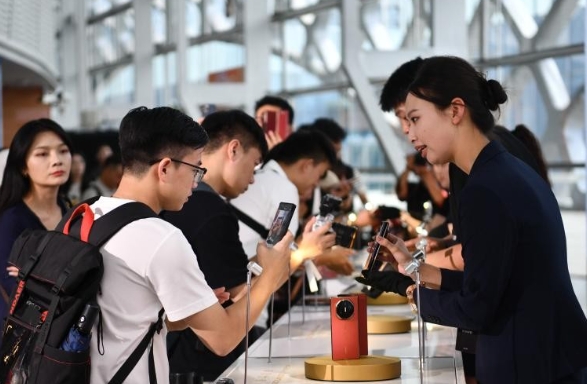 中國今年折疊屏手機出貨量料達947萬台 同比增3.3%