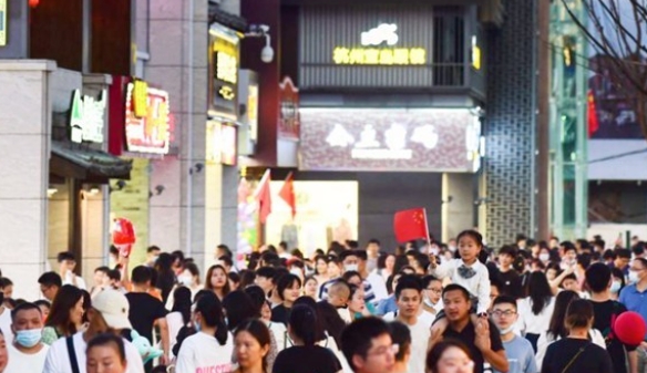 三大指數均回升，8月中國景氣水平保持擴張