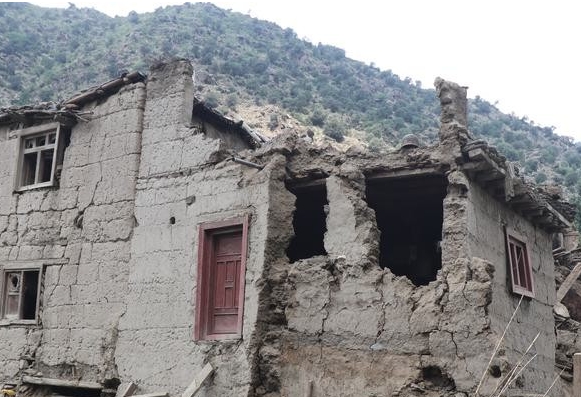 阿富汗地震已造成千人遇難