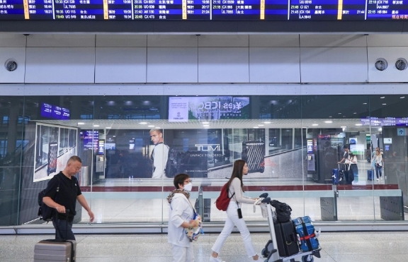 香港快運客機降落撞指示牌，民航意外調查機構展開調查