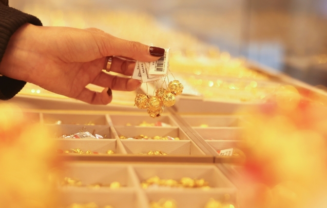 國際金價再創新高 每盎司漲破3800美元