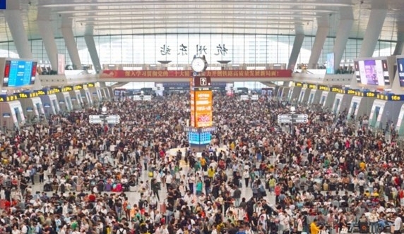 雙節假期展現中國經濟活力，世行上調對華預期