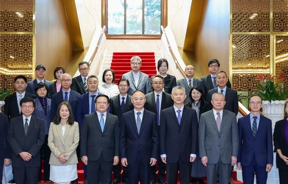 農融會見香港傳媒高層內地參訪團一行