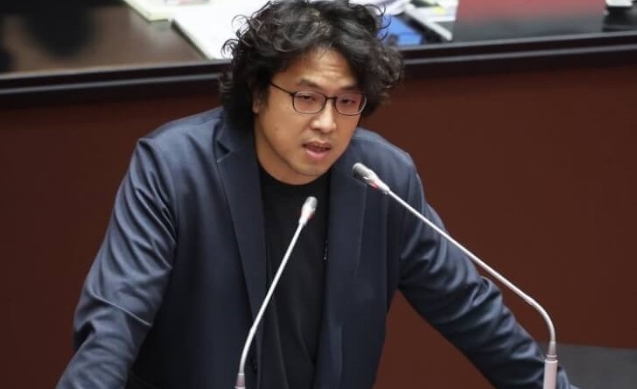 央視8分鐘影片“起底”沈伯洋 台媒高度關注