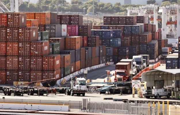 中國暫停對美船舶收取特別港務費