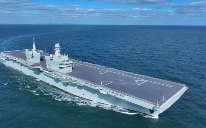 中國076兩棲攻擊艦四川艦完成首航試驗
