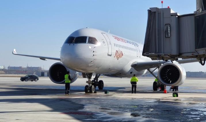 東航C919大飛機首飛高原機場