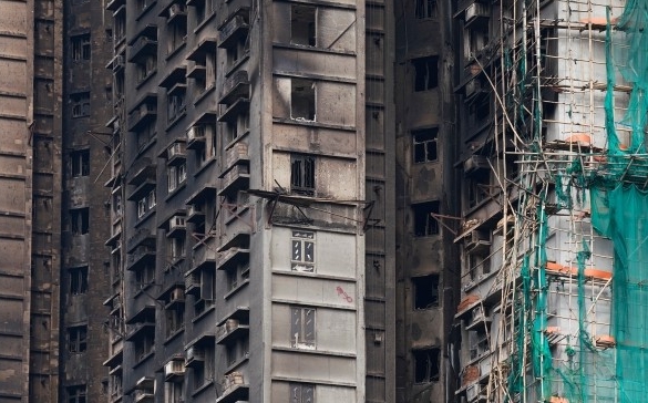 香港宏福苑宏志閣居民今返家取物件，應急隊在場協助