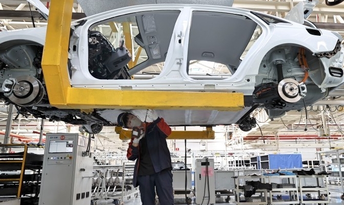 中國汽車月度產量首超350萬輛