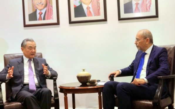 王毅訪約旦探討中東局勢