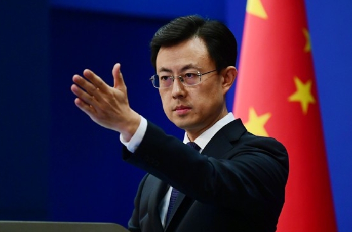 菲律賓人員在仙賓礁一帶持刀威脅中國海警