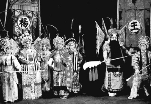 國家京劇院京劇《楊門女將》：戲裏巾幗多壯誌 戲外薪火代相傳