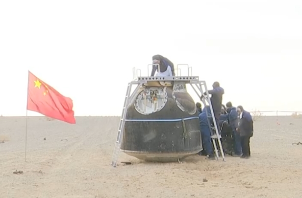 中國神舟二十號飛船返回艙成功著陸