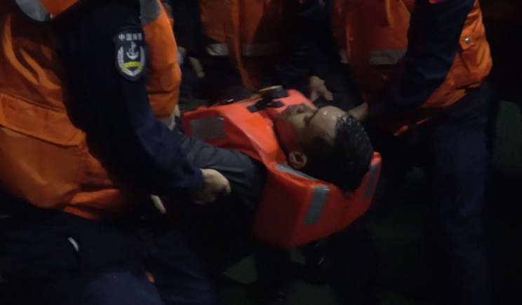 中國海警緊急救援菲律賓籍落水船員 已有13人獲救