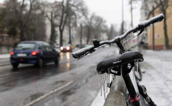 德國數萬公共交通員工罷工 全國多市服務停擺