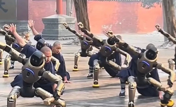 一群機器人在少林寺練武 視頻走紅