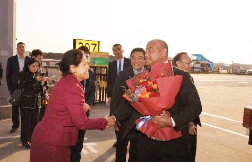 瑙魯總統在中國廣東訪親過年