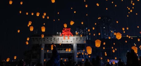 重慶磁器口千年古鎮新春廟會拉開帷幕