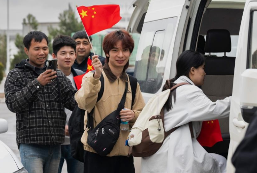從伊朗撤離的25名中國公民經土庫曼斯坦回國