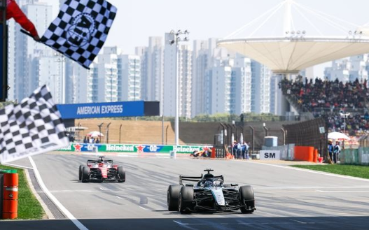 一場54天的“賽車狂歡”：上海為何如此鐘情F1？